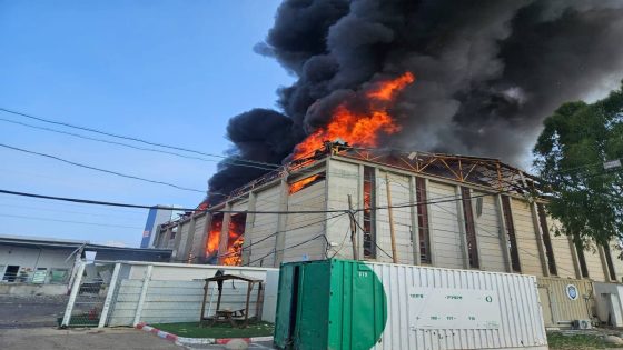 اندلاع حريق ضخم في مستودع في تل أبيب بعد الرشقة الصاروخية الأخيرة من إيران